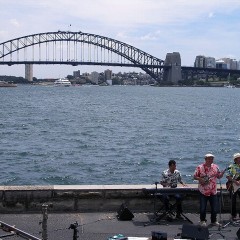 BEGINがシドニーでCM撮影中。